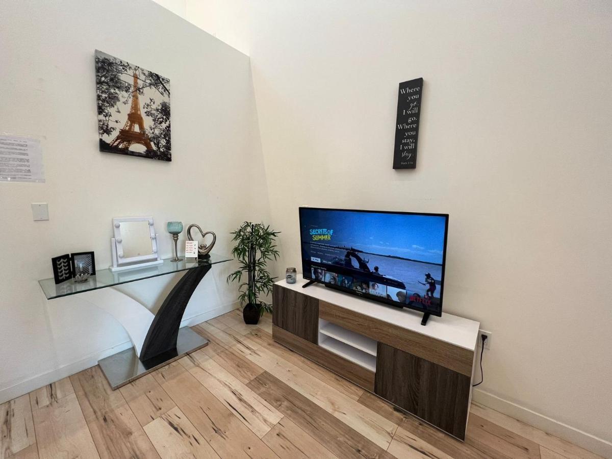Modern One-bed Loft In Hollywood Sign View & Free Parking Appartement
